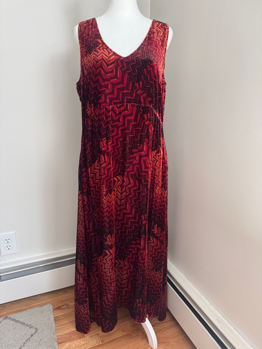 Sleeveless V-Neck Velvet Maxi Dress in Burgundy and Black